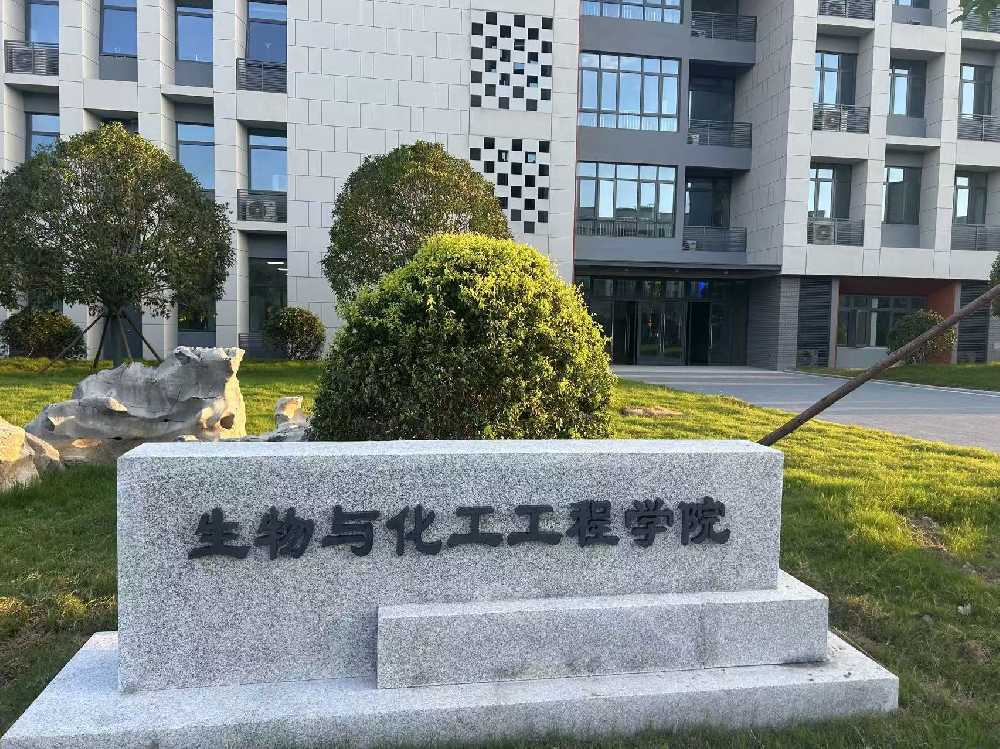 镇雄县扬州职业大学体育场高杆灯项目